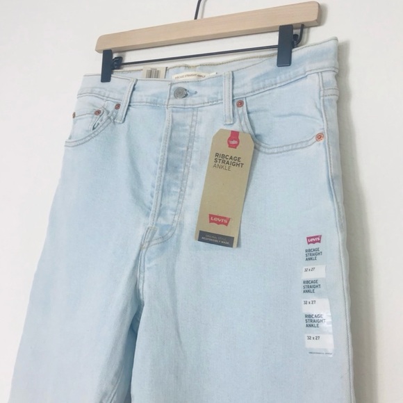 New! Levi’s Ribcage Straight Ankle Light Wash Distressed Button Fly Jeans - Picture 5 of 11